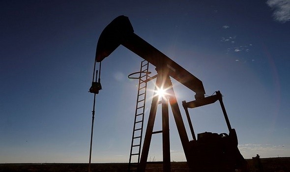 أسعار النفط ترتفع 8 % مدعومة بخفض أوبك+ للإنتاج