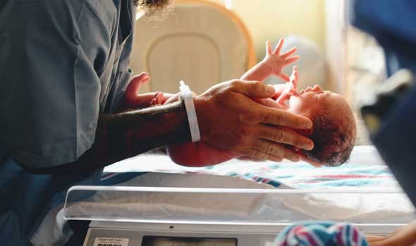 حالة شائعة تصيب الحوامل ترتبط بها زيادة مخاطر وفاة الأطفال من الولادة حتى البلوغ
