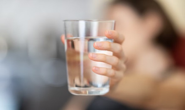 5 طرق لتنظيف الجسم من السموم أبرزها شرب الماء