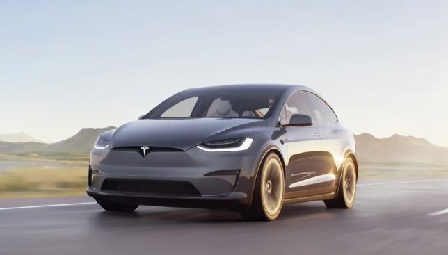 Tesla تستدعي 30000 سيارة من سيارات Model X لمشكلة في الوسائد الهوائية