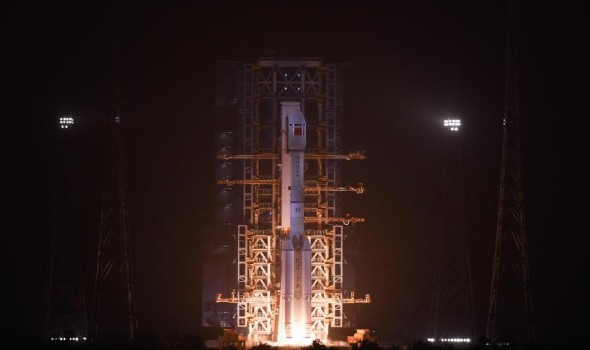 “سبيس إكس” تطلق قمرًا صناعيًا للاتصالات إلى المدار الليلة
