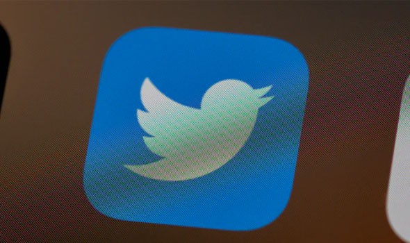 مئات الاستقالات من “تويتر” والموقع في وضع “حرج”