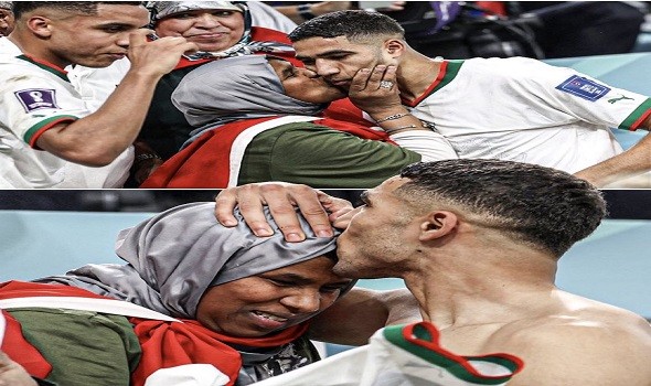 أشرف حكيمي يُقبل رأس والدته بعد تأهل المغرب لربع نهائي كأس العالم