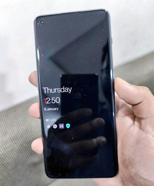 صور حية تقدم نظرة أوضح على تصميم هاتف OnePlus 11 المرتقب
