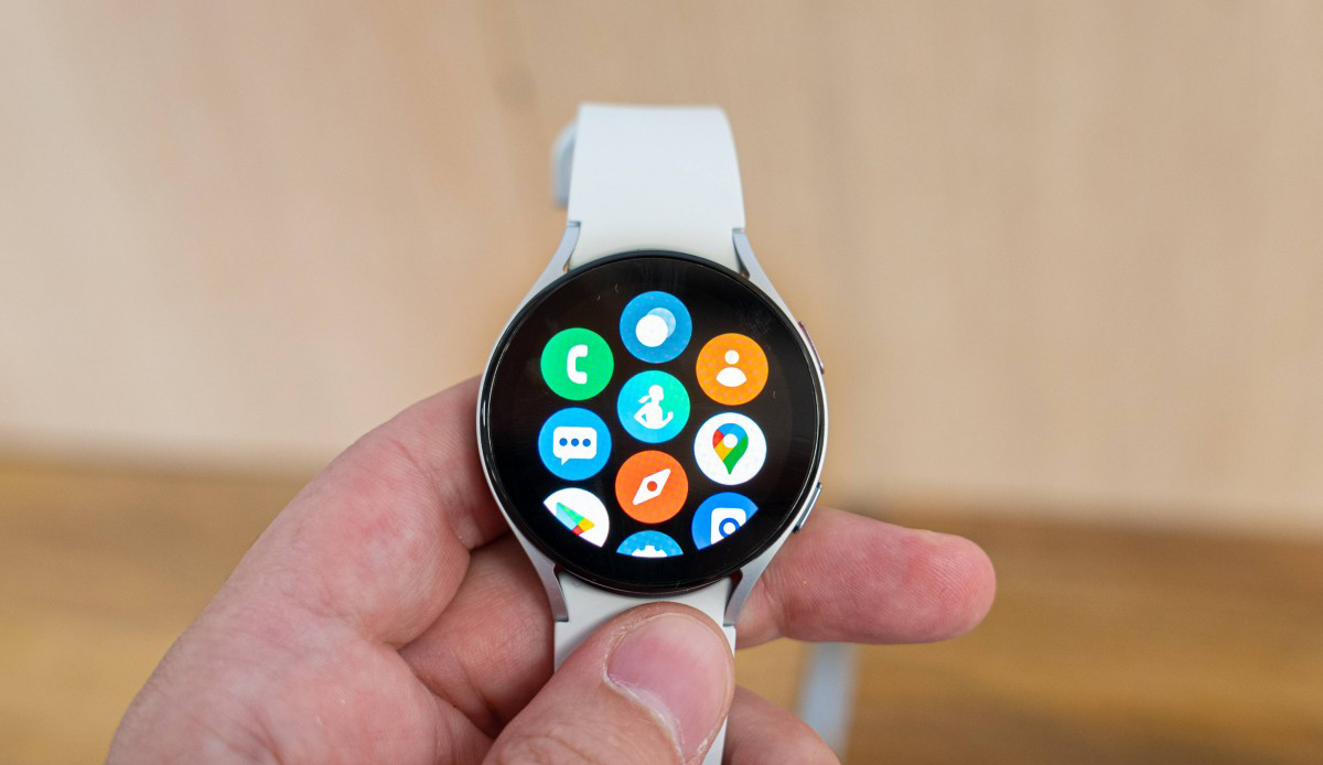 سامسونج تدعم سلسلة Galaxy Watch6 القادمة بقدرة أكبر للبطارية