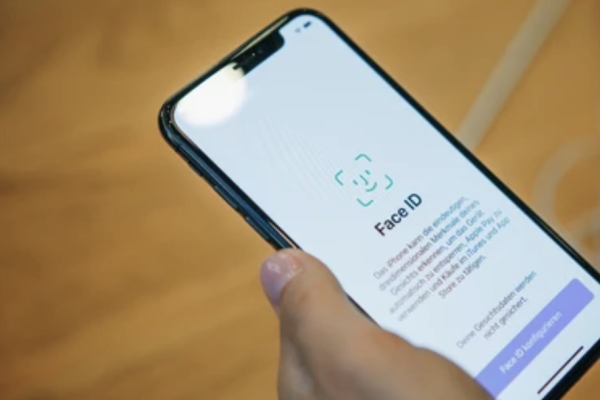 ابل تدمج تقنية Face ID أسفل الشاشة في iPhone 17 Pro