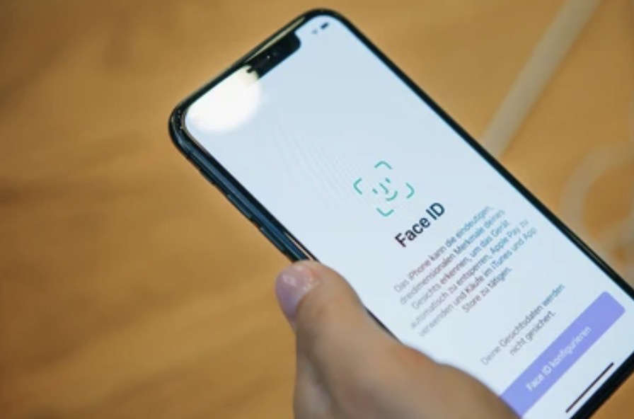 ابل تدمج تقنية Face ID أسفل الشاشة في iPhone 17 Pro