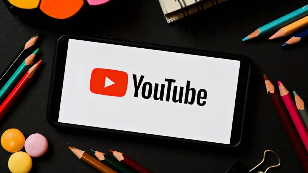 منصة YouTube تقدم تجربة جديدة “ملونة” على التطبيق