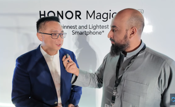 لقاء مع “جيري لياو” مدير شركة Honor في حدث إطلاق Honor Magic V2